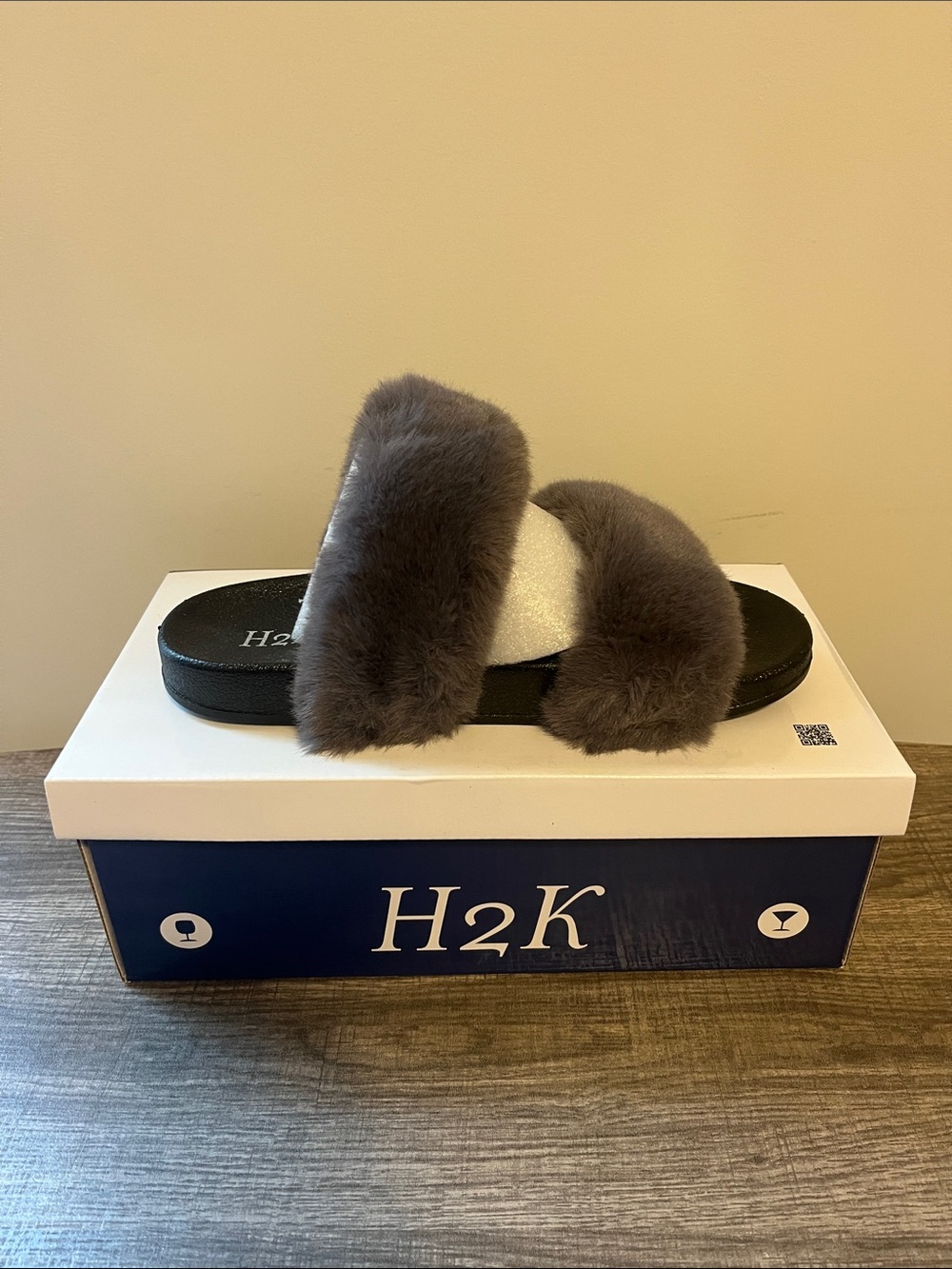 H2K Miss More III Gray Faux Fur Slide Sandals Women’s Cozy Slip-On Sizes 7 & 9